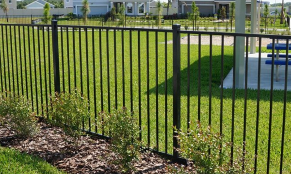 Pagar minimalis dengan tampilan sederhana